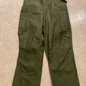 U.S. Army Men's Green Chino Pants